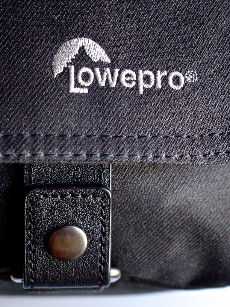 Lowepro Passport Messenger Grau / Orange (Camera shoulder bag) - digitec