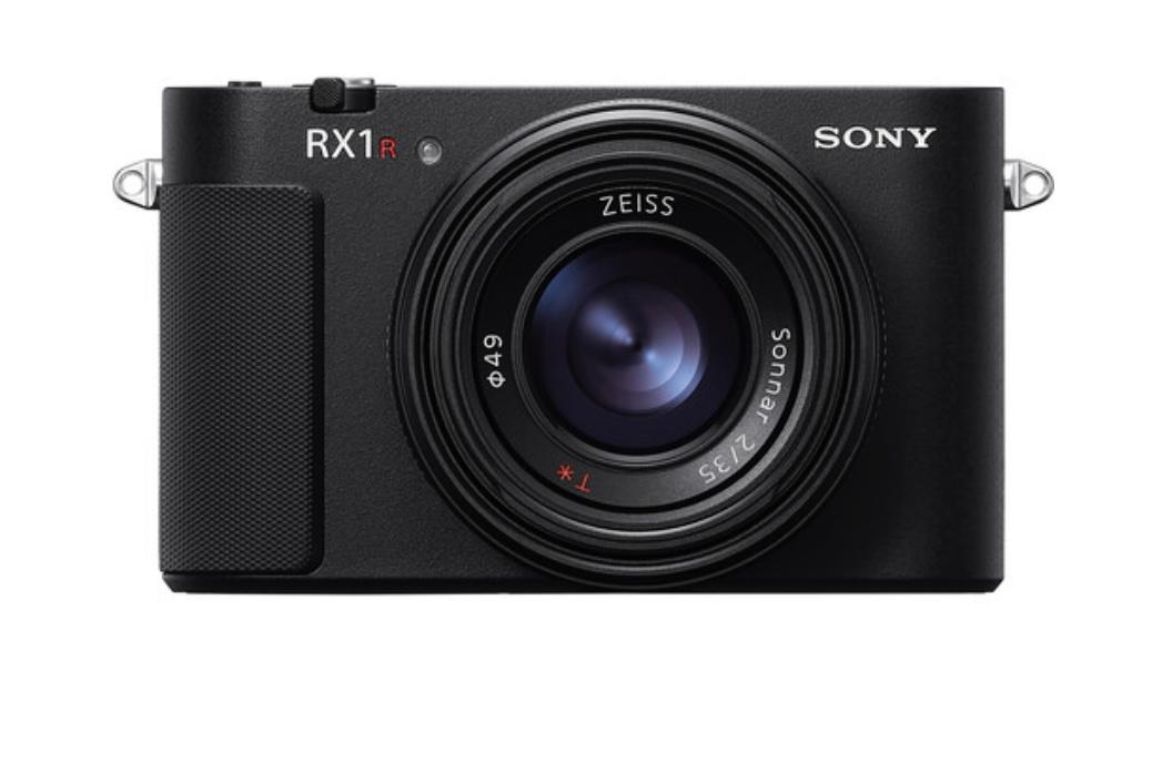 https://thedigitalstory.com/2025/07/22/Sony-RX1r.jpg