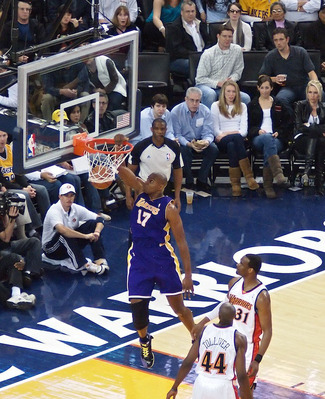 Andrew Bynum Dunk