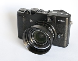 fujifilm-x20-with-lenshood.jpg