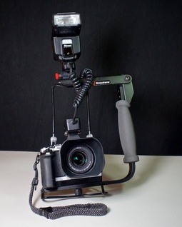 flash-bracket-on-camera.jpg