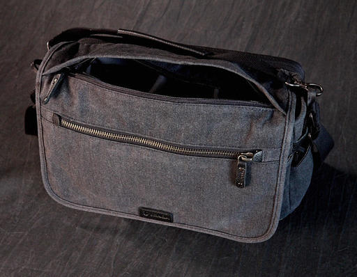 COOPER 13 SLIM MESSENGER BAG